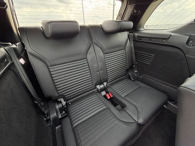 Used 2025 Blue Land Rover Dynamic SE image 17
