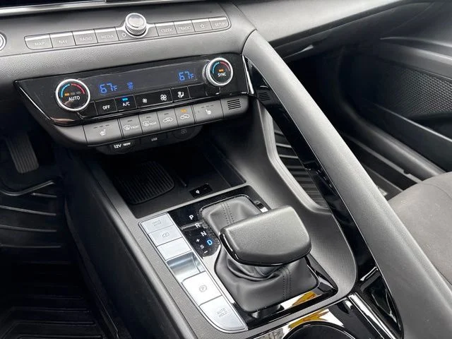 Used 2025 Amazon Gray Hyundai SEL Convenience image 27