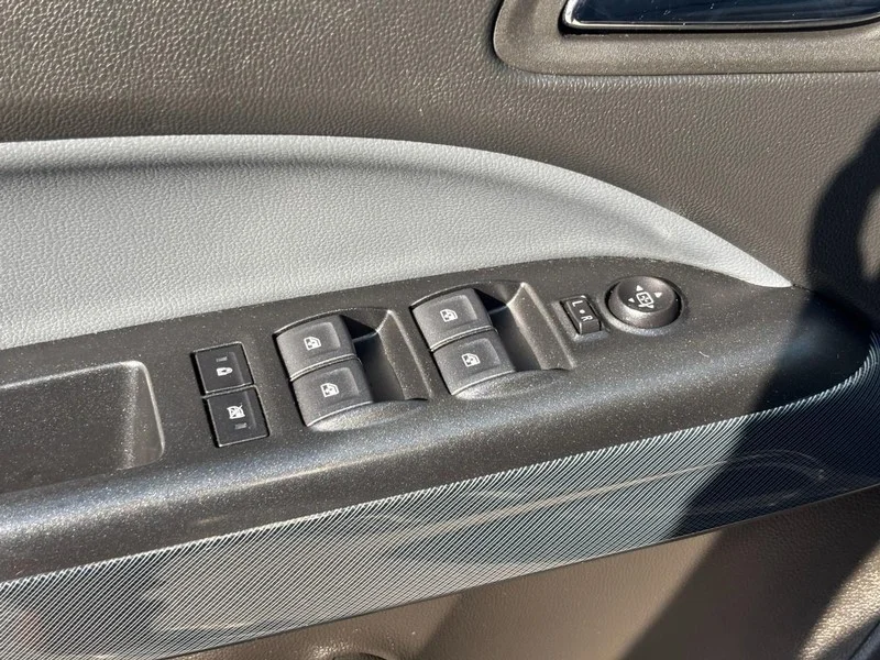 Used 2022 Black Chevrolet Z71 image 16