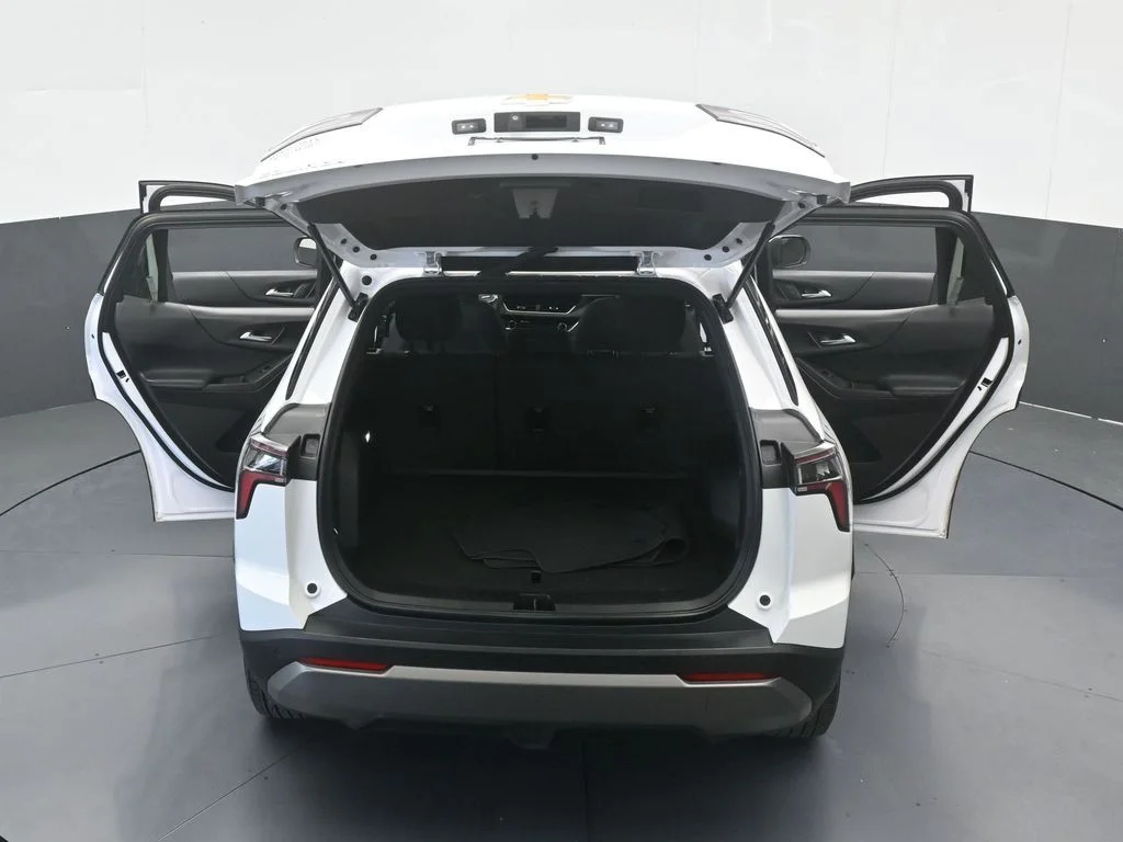 Used 2025 Summit White Chevrolet LT image 71