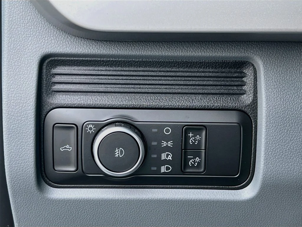 New 2026 Oxford White Ford XL image 17
