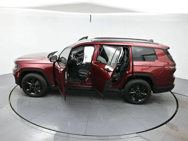 Used 2021 Velvet Red Pearlc Jeep Altitude image 40