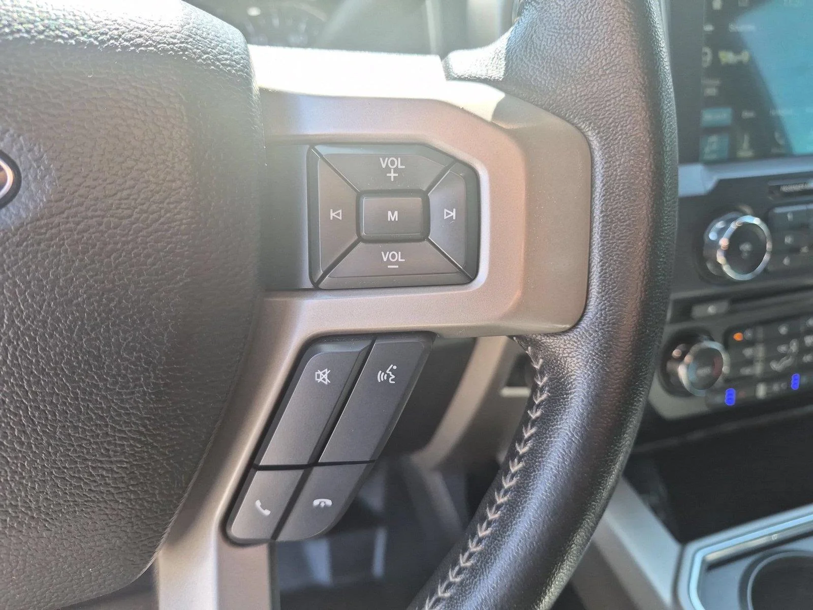 Used 2018 Stone Gray Metallic Ford LARIAT image 20