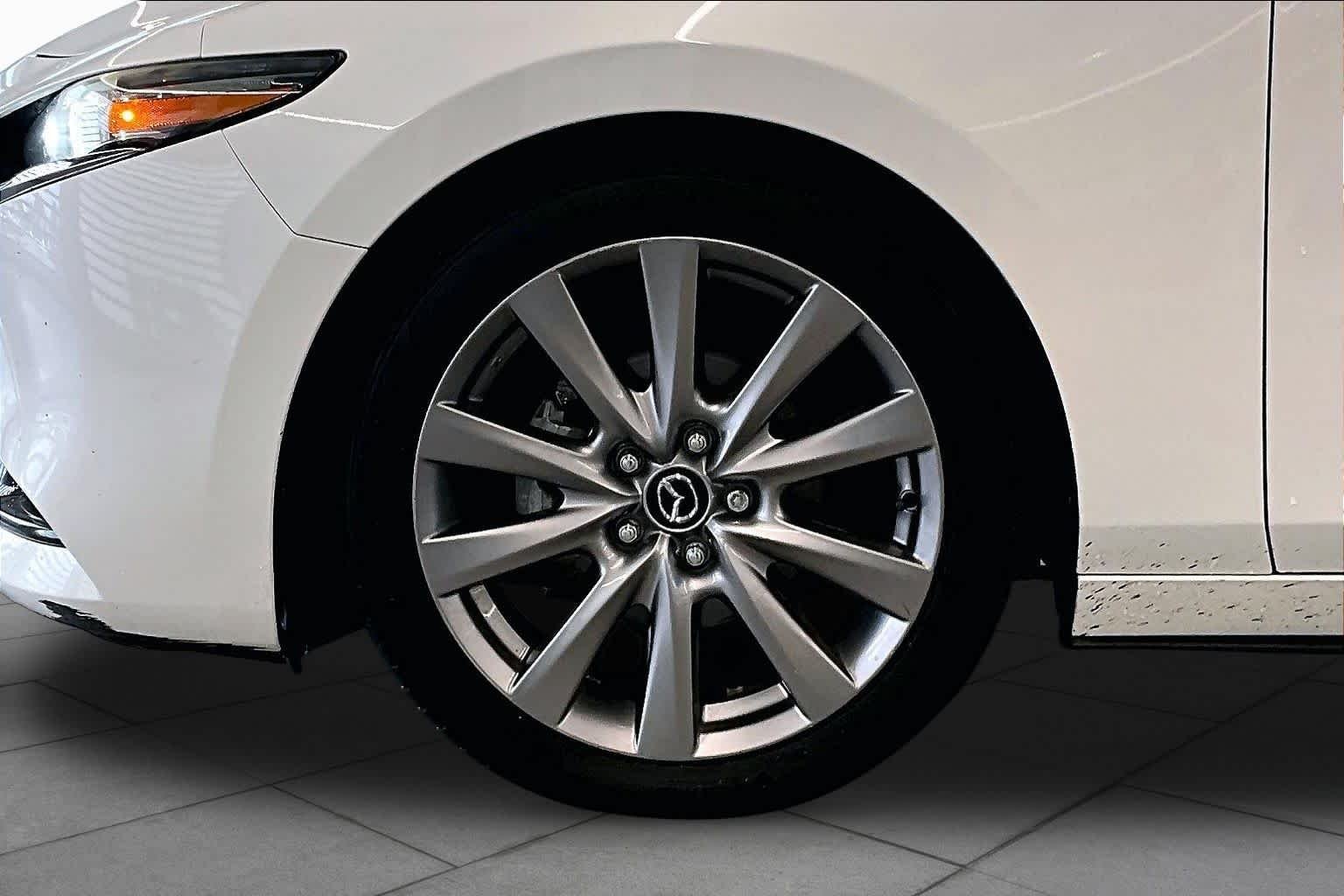 Used 2019 Snowflake White Pearl Mica Mazda w/Premium Pkg image 10