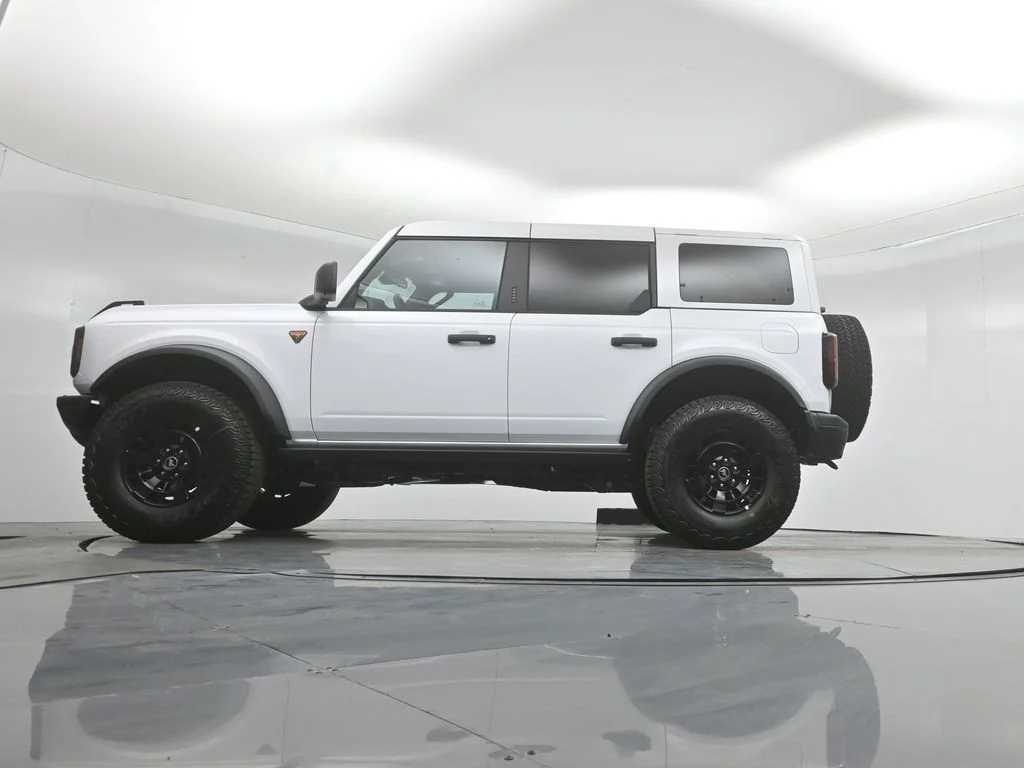 New 2026 Oxford White Ford Badlands image 7