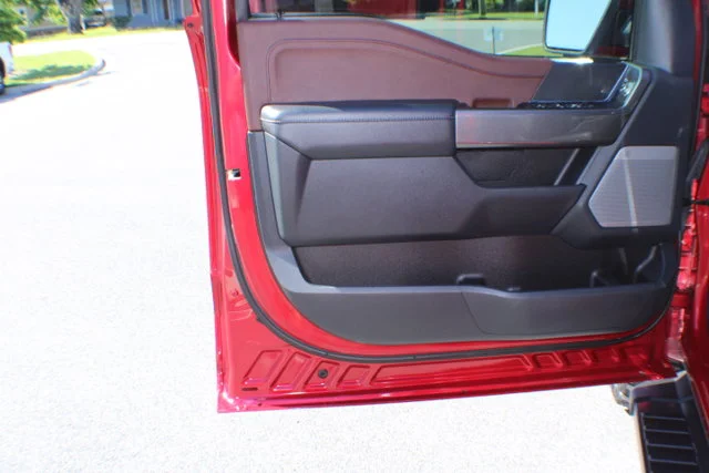 Used 2022  Ford LARIAT image 6