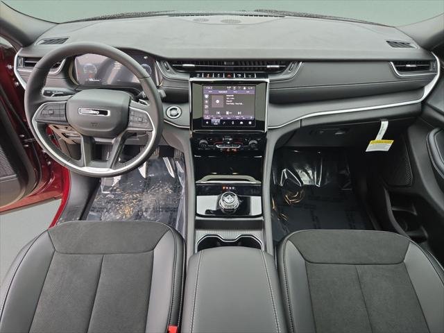 New 2025 Velvet Red Pearl-Coat Exterior Paint Jeep Altitude X image 27