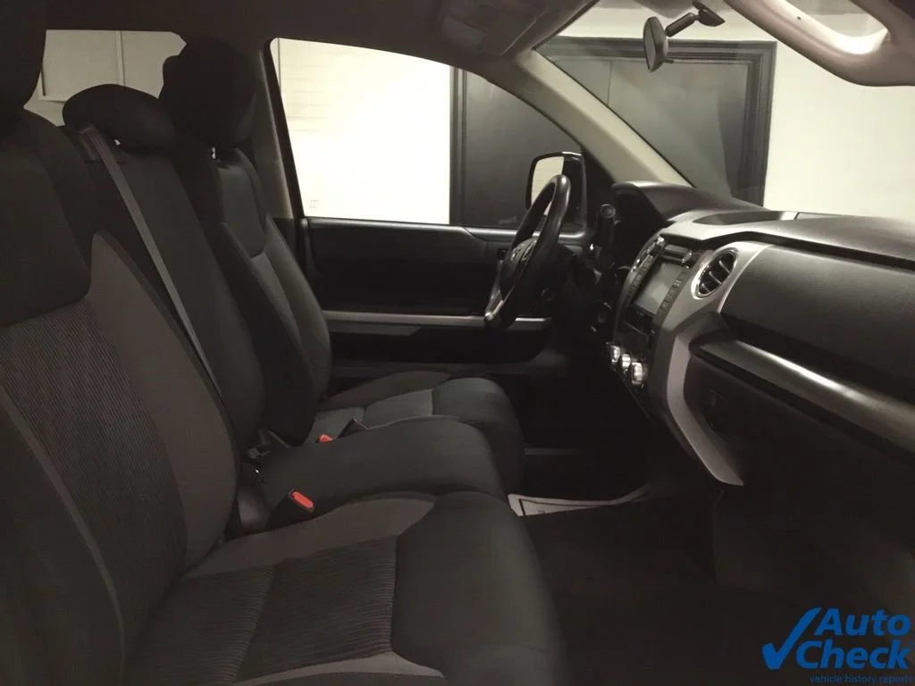Used 2014 Red Toyota SR5 image 41