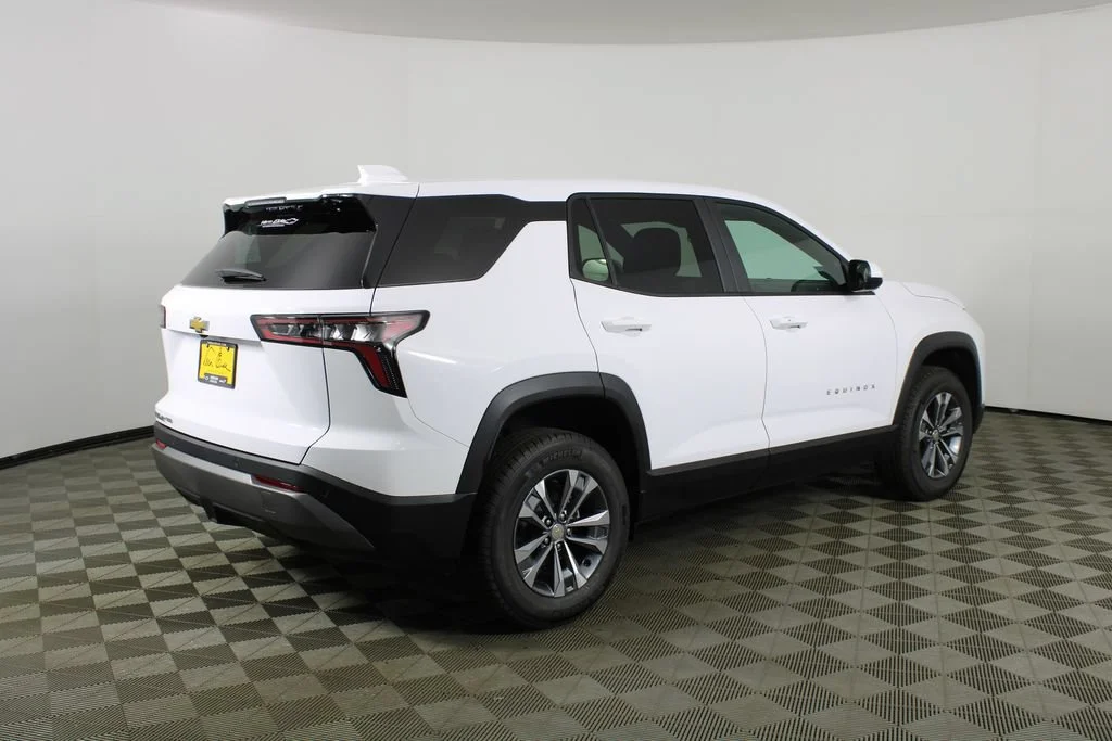New 2027 Summit White Chevrolet LT image 5