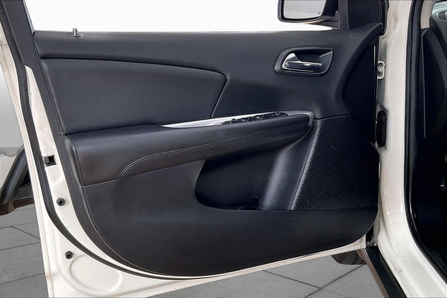 Used 2018 Vice White Dodge SE image 21