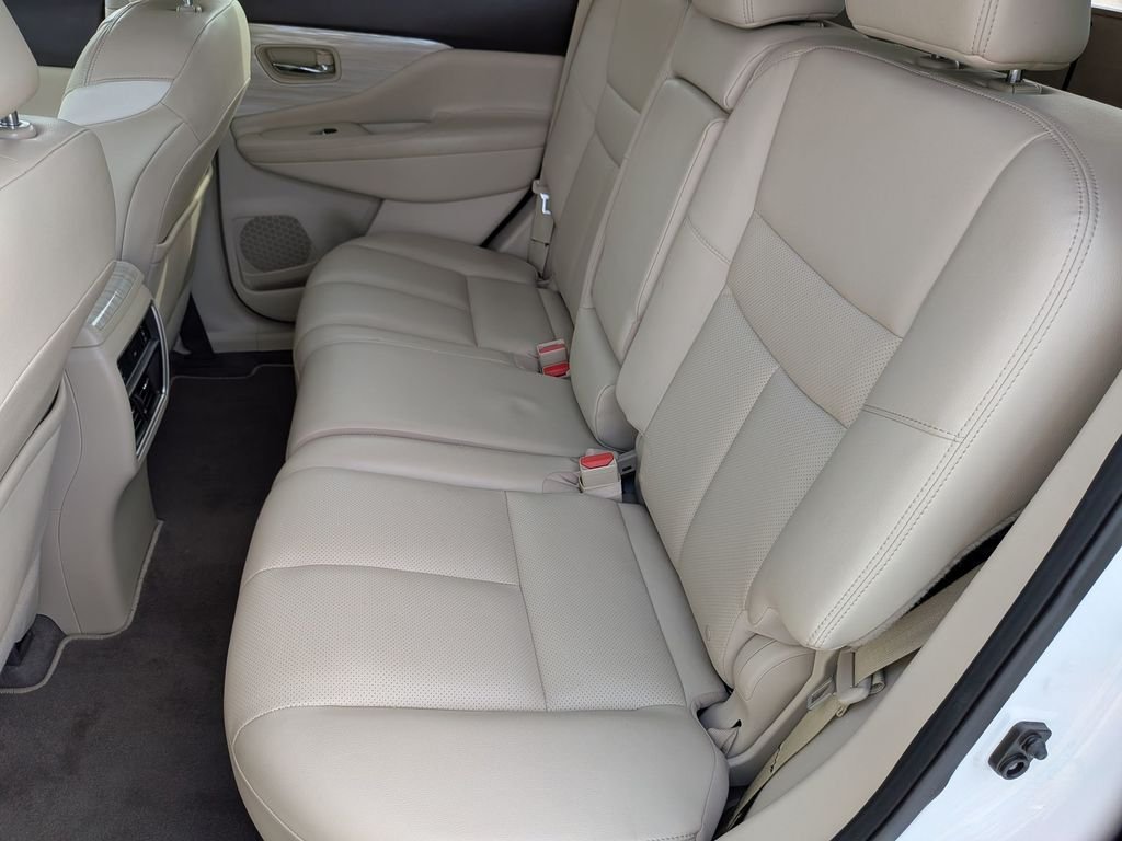 Used 2018 White Nissan Platinum image 27