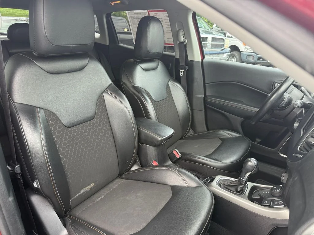 Used 2021 Velvet Red Pearlcoat Jeep Latitude image 18