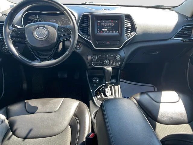 Used 2019 Granite Crystal Metallic Clearcoat Jeep Altitude image 10