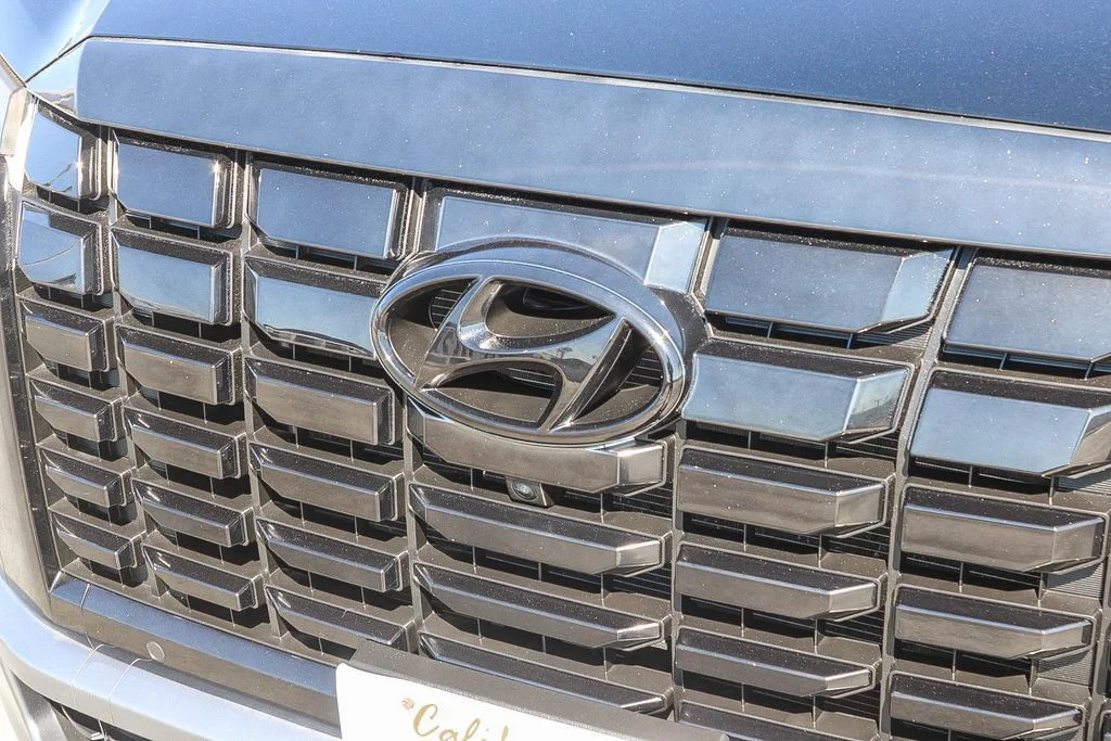 Used 2024 Black Hyundai SEL image 6
