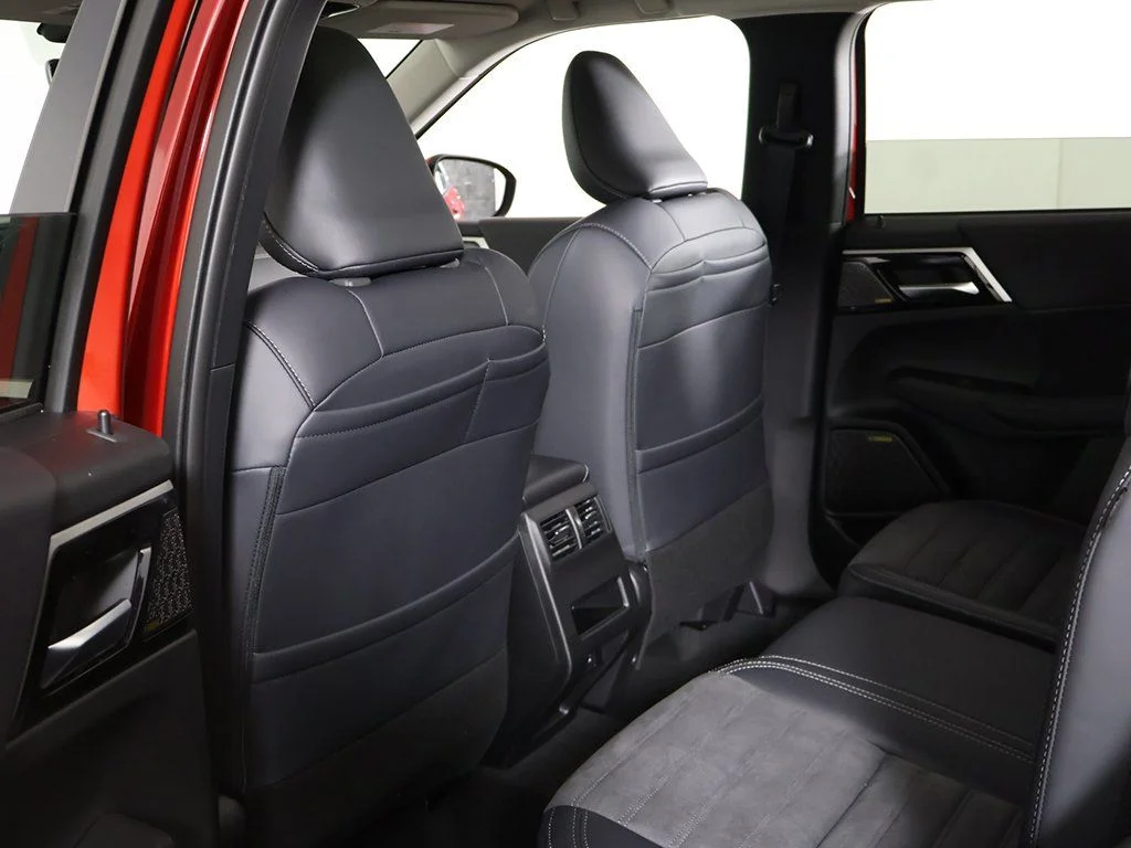 2025 Mitsubishi Outlander SE - Photo 31