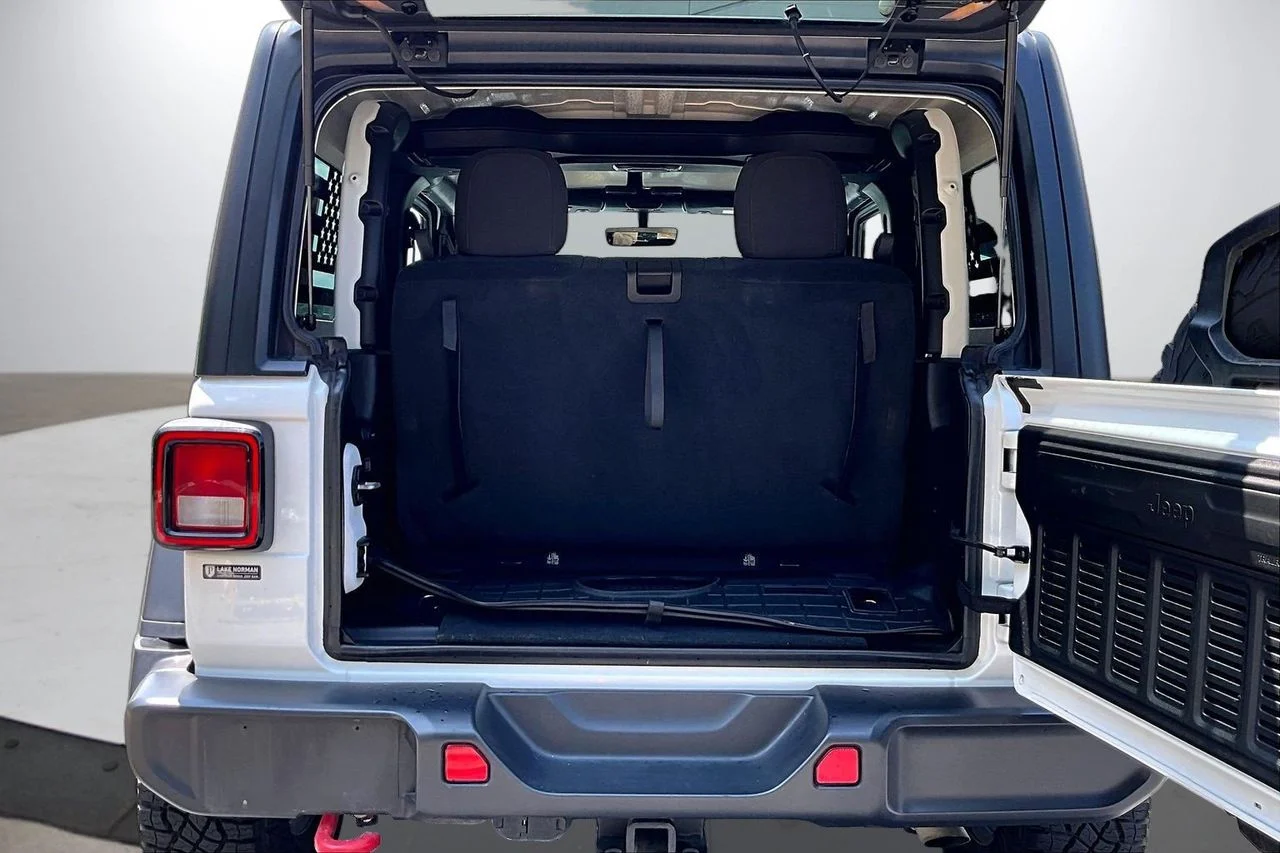 Used 2023 White Jeep Rubicon image 24