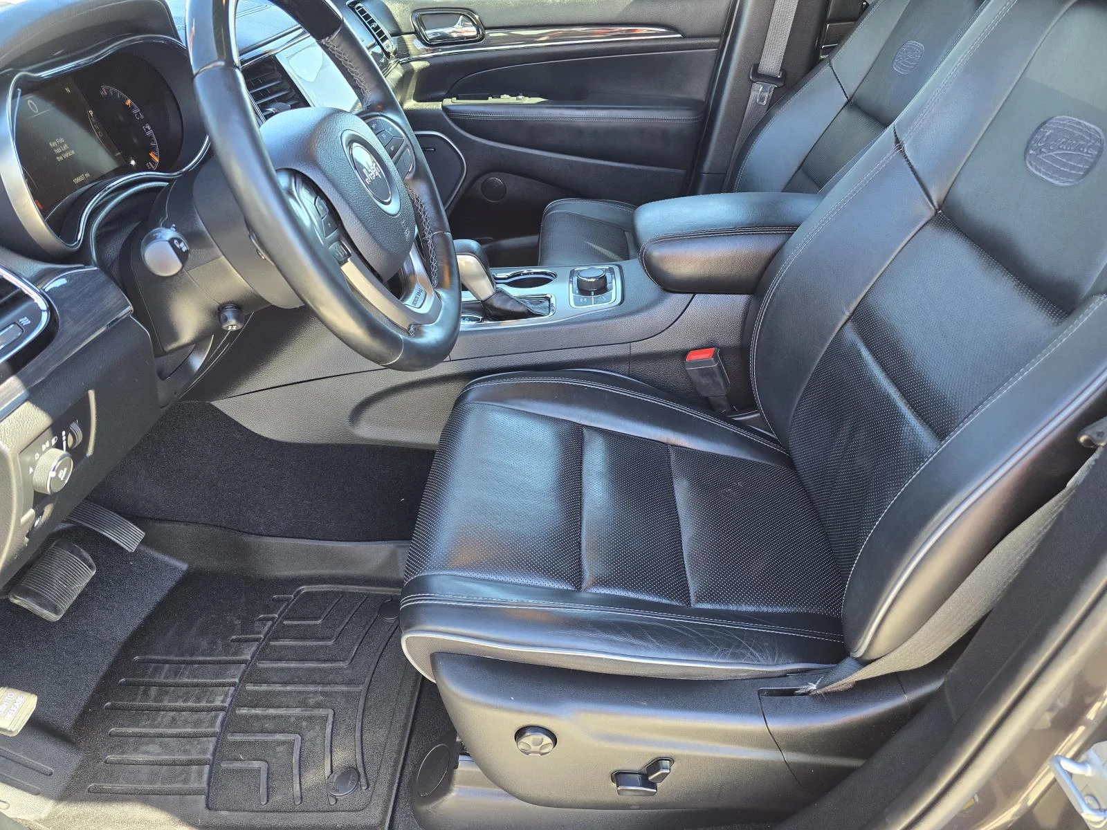 Used 2020 Gray Jeep Overland 4x4 image 9