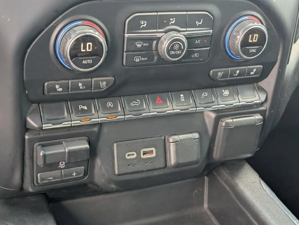 Used 2019 BLACK Chevrolet LTZ image 21