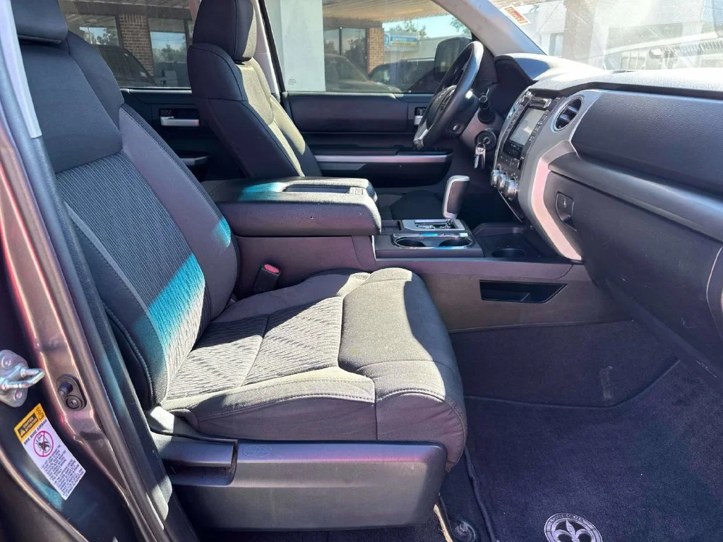 Used 2015 Gray Toyota SR5 image 28
