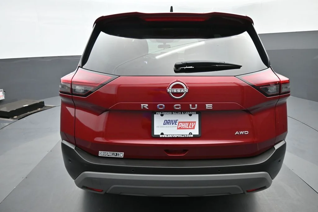 Used 2023 Red Nissan S image 16