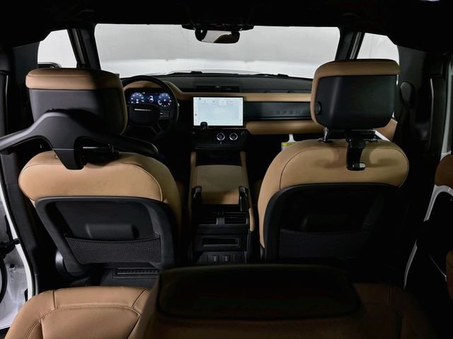 New 2026 White Land Rover X-Dynamic SE image 23
