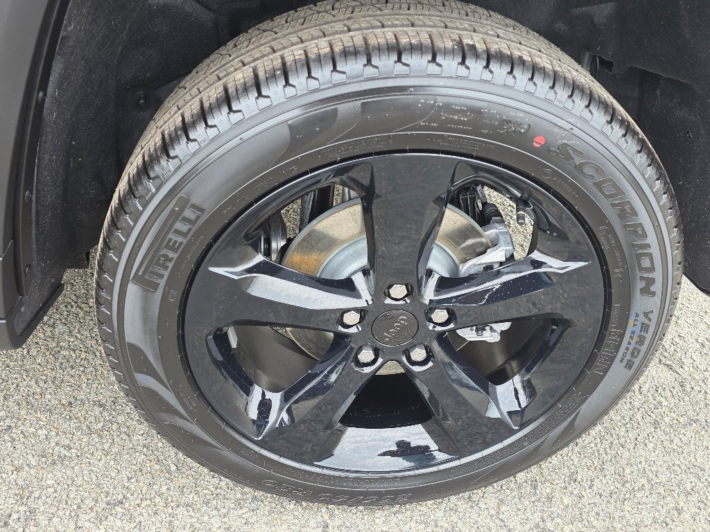 New 2026 Baltic Gray Metallic Clearcoat Jeep Limited image 6