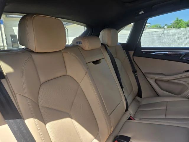 2025 Porsche Macan T - Photo 23