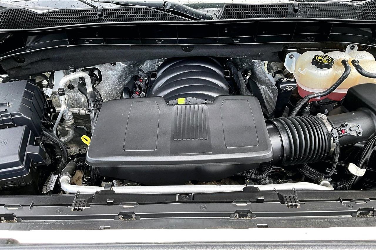 Used 2023 Summit White GMC AT4 image 32