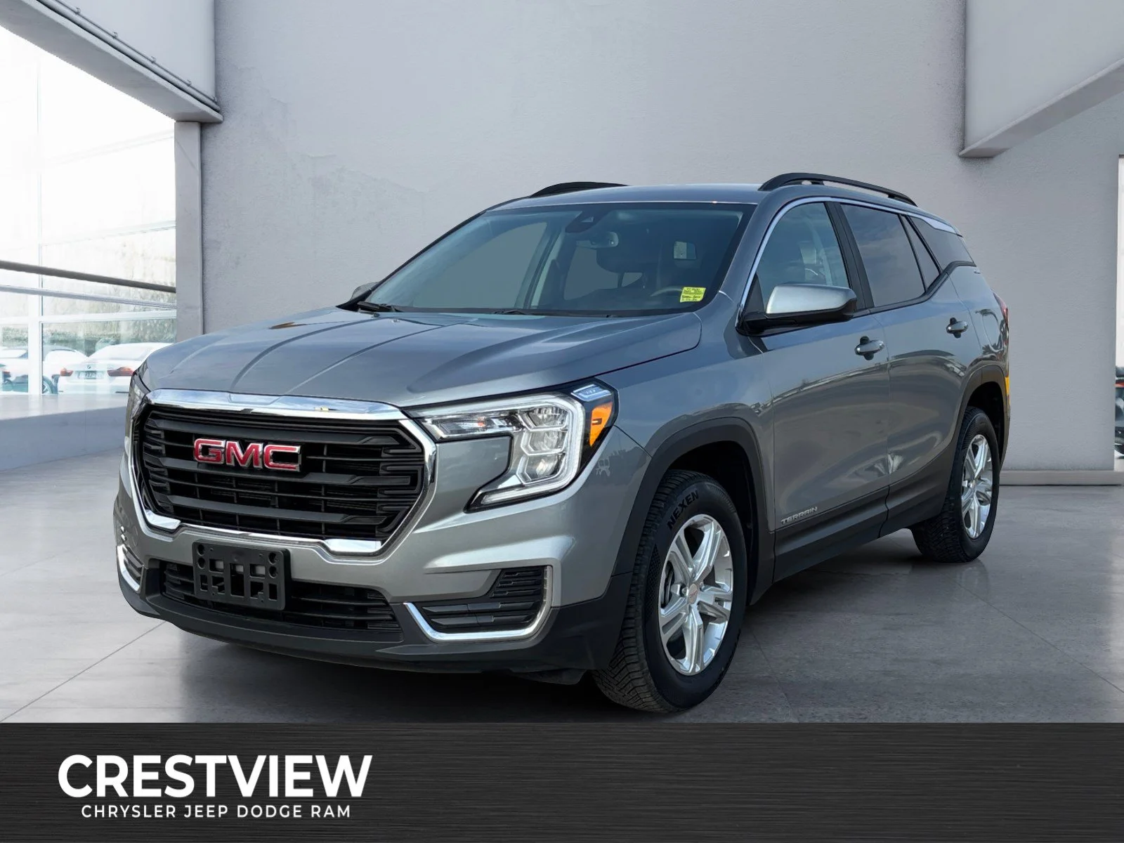 Used 2024 Summit White GMC SLE image 1