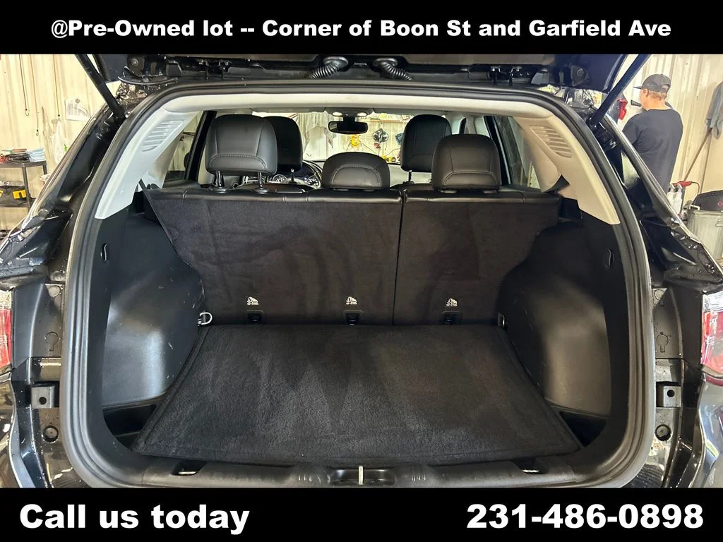 Used 2019 Black Jeep Limited image 22