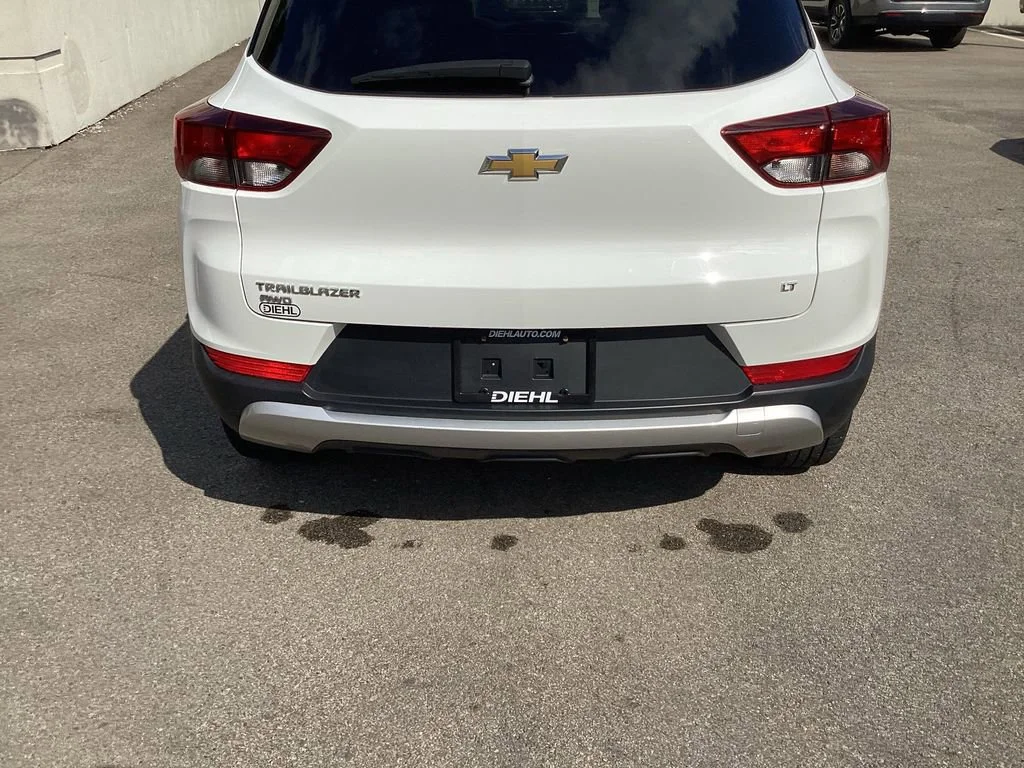 Used 2023 Summit White Chevrolet LT image 21