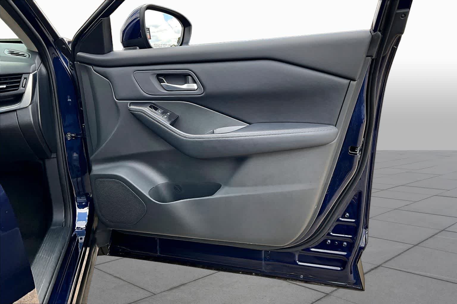 Used 2025 Deep Ocean Blue Pearl Nissan SV image 21