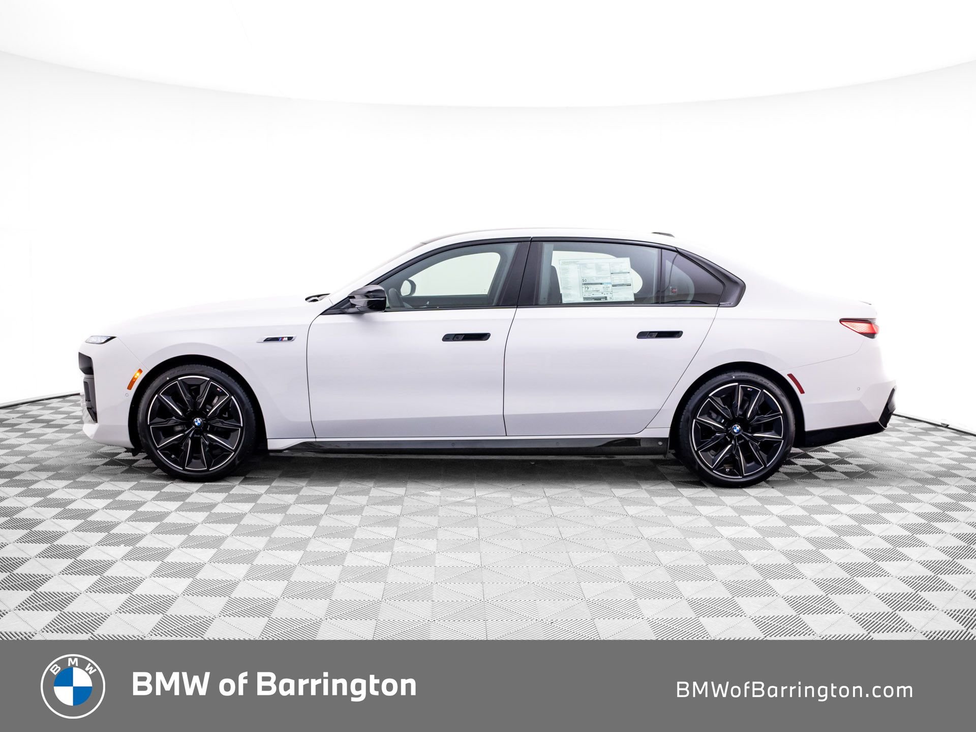 New 2026 Alpine White BMW M70 image 2
