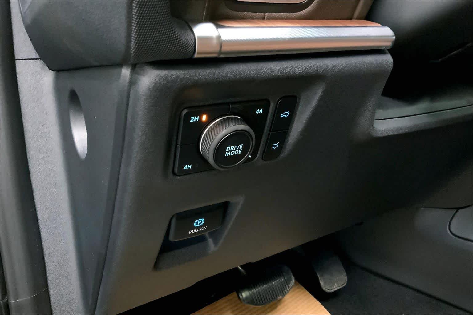 New 2026 Star White Metallic Tri-Coat Ford King Ranch® image 18