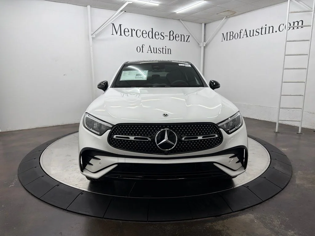 New 2027 White Mercedes-Benz GLC 300 image 2