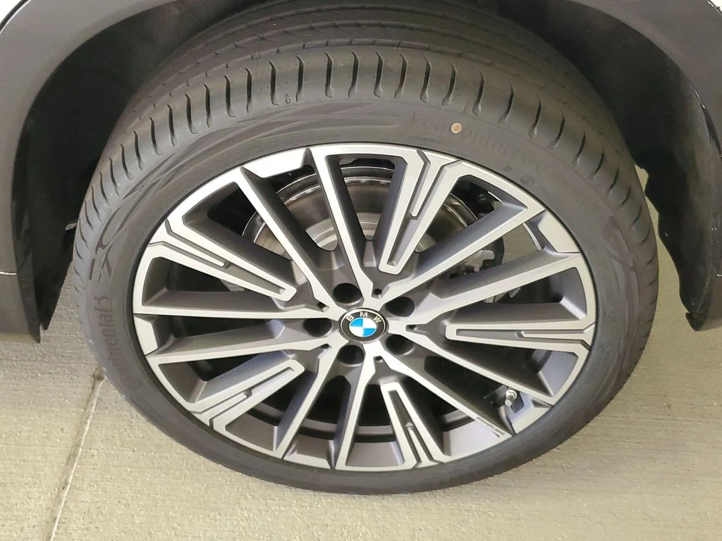 New 2026 White BMW xDrive28i image 5
