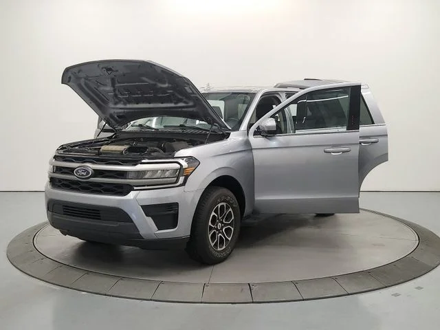 Used 2024 Silver Ford XLT image 12