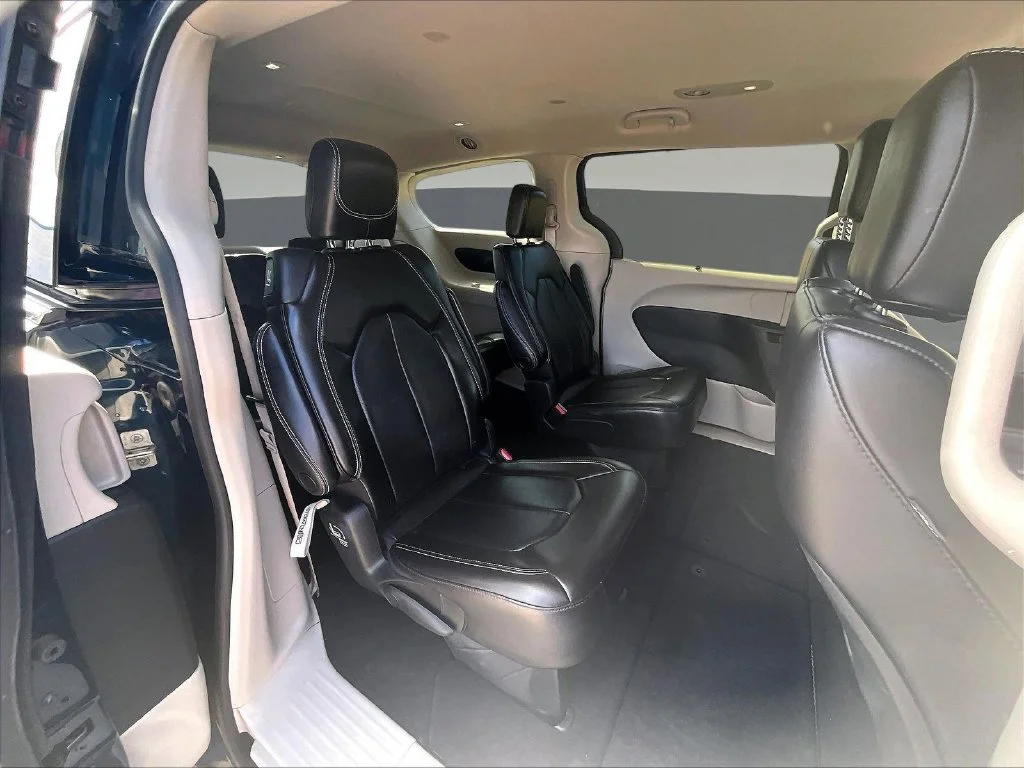 Used 2023 Blue Chrysler Touring L image 28