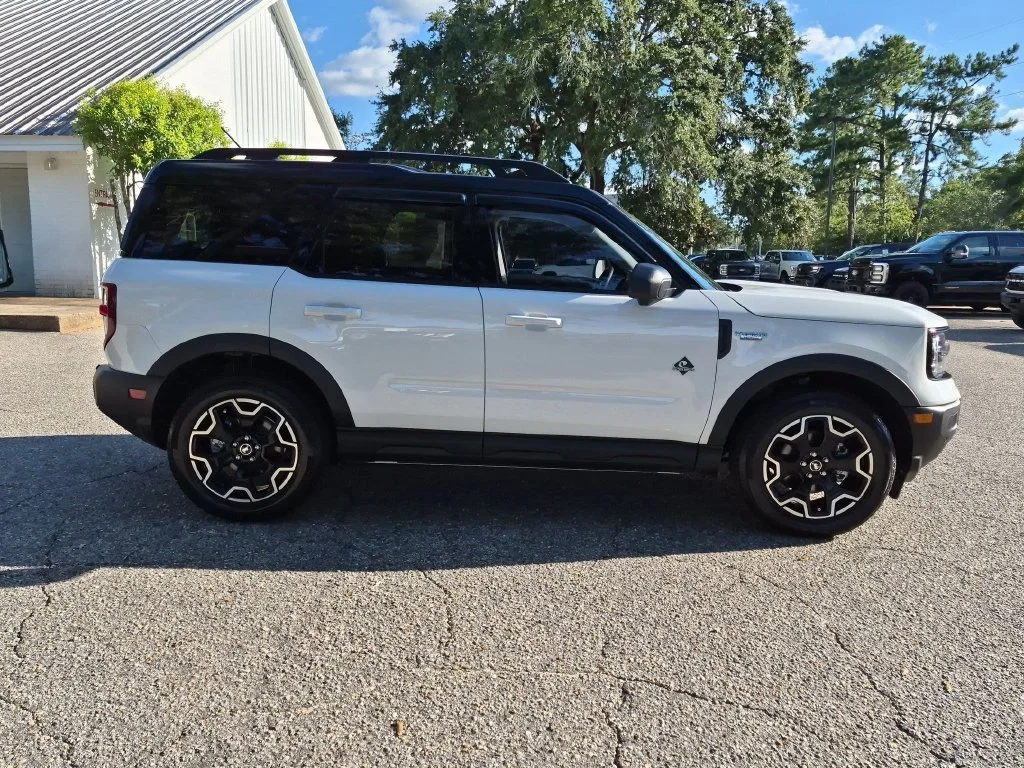 Used 2025 White Ford Outer Banks image 6