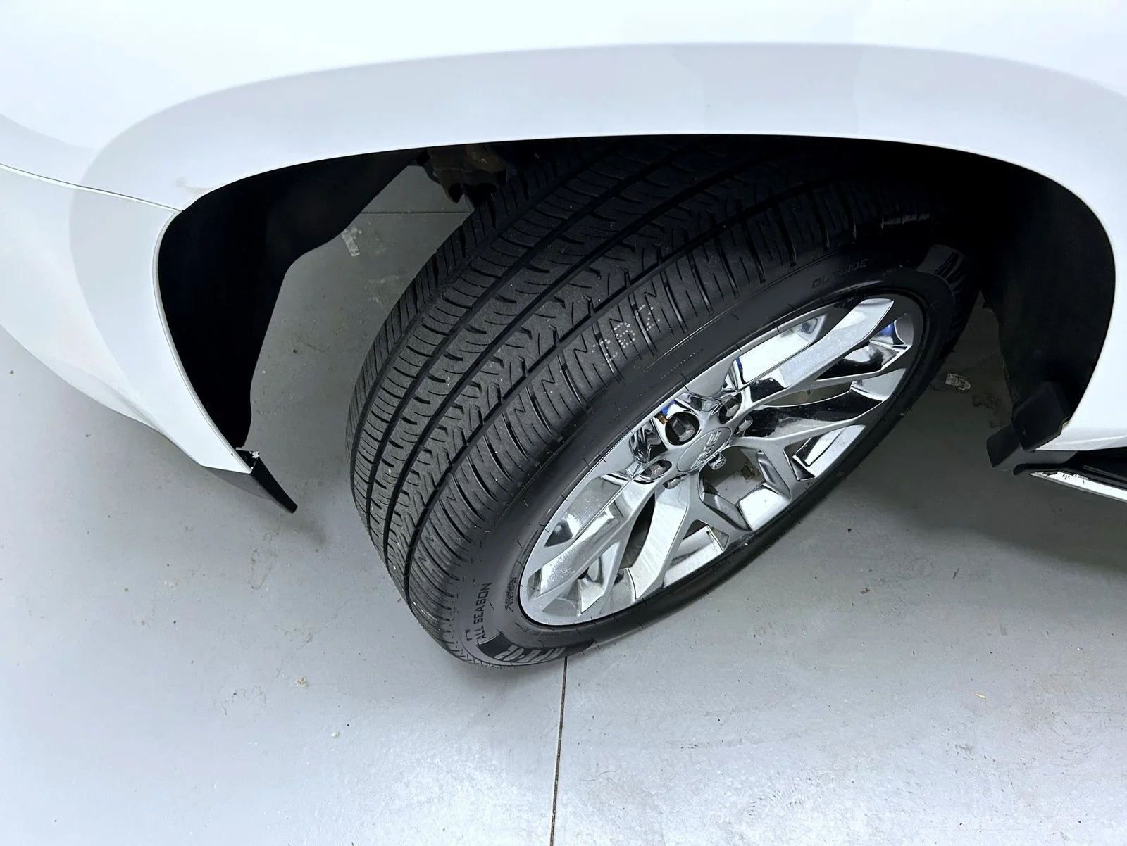 Used 2019 White GMC Denali image 24