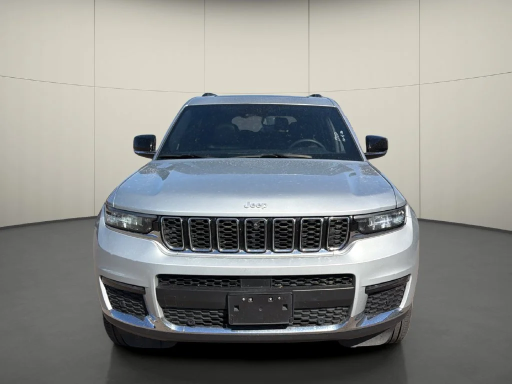 Used 2024 Silver Jeep Limited image 2