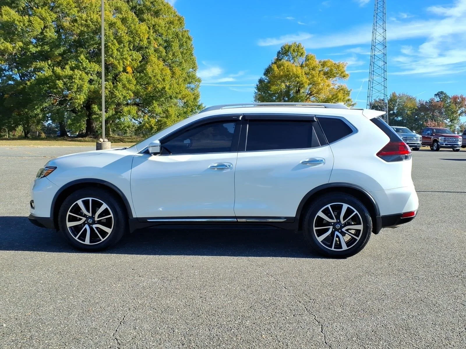 Used 2020 Pearl White Tricoat Nissan SL image 3