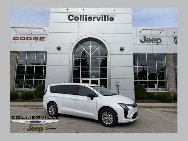 2027 Chrysler Pacifica Select's photo