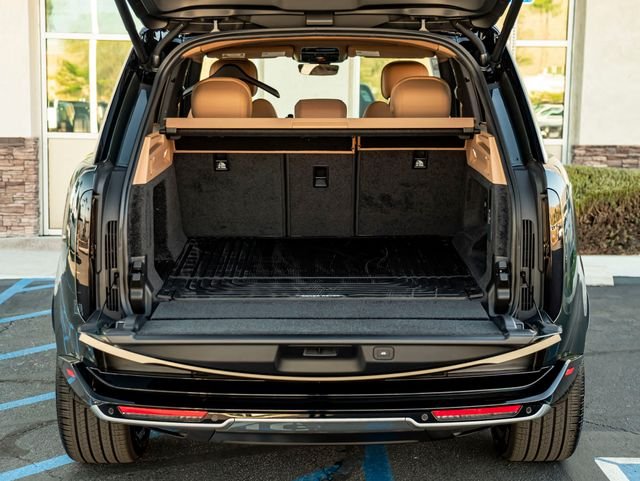 New 2026 Belgravia Green Land Rover SE image 28