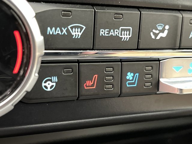 Used 2024 Agate Black Metallic Ford LARIAT image 25