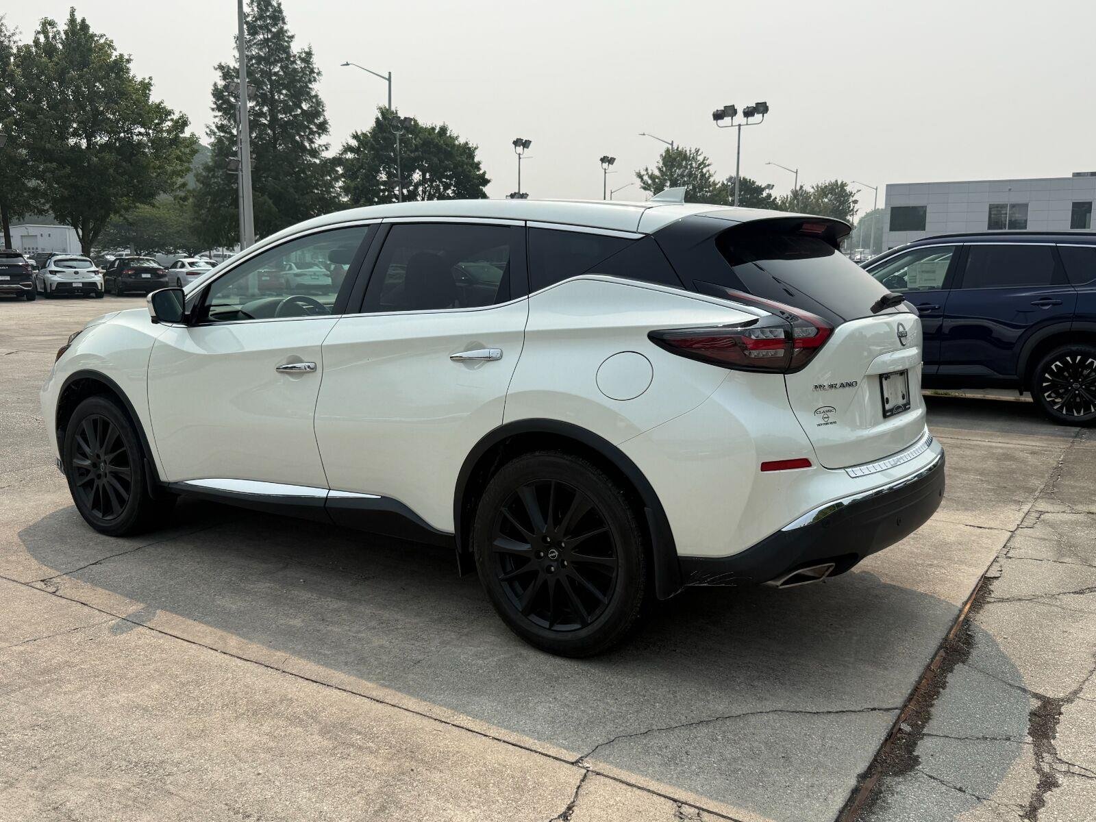 Used 2023 Pearl White Tricoat Nissan SL image 3