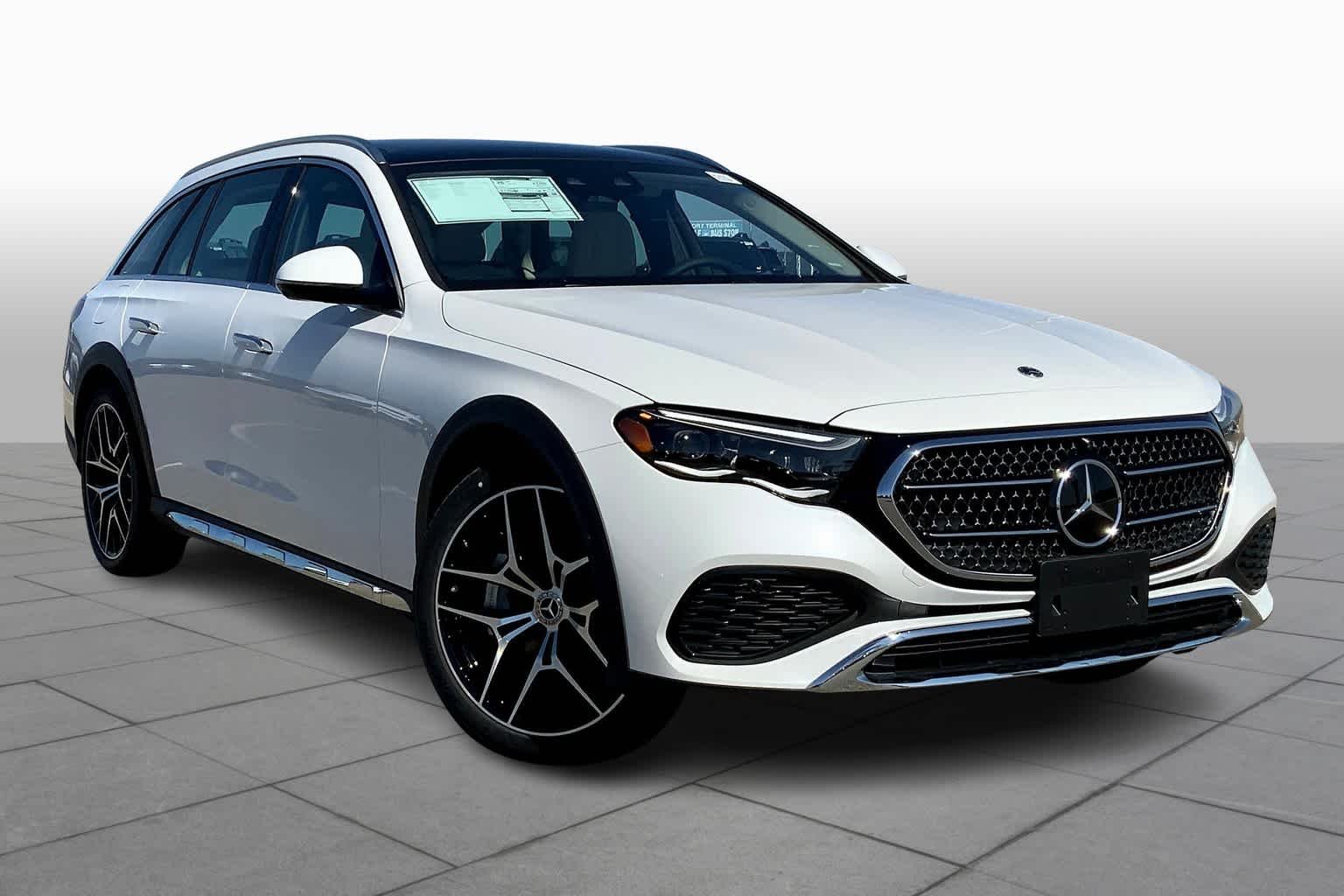 Used 2025 MANUFAKTUR Moonlight White Metallic Mercedes-Benz E 450 image 2