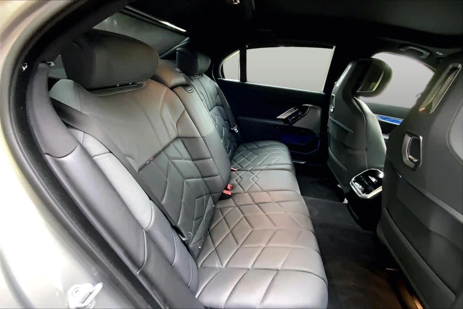 Certified Used 2023 Oxide Grey Met BMW 760i xDrive image 19