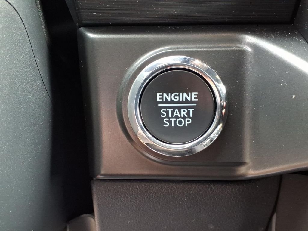Certified Used 2024 Oxford White Ford XLT image 28