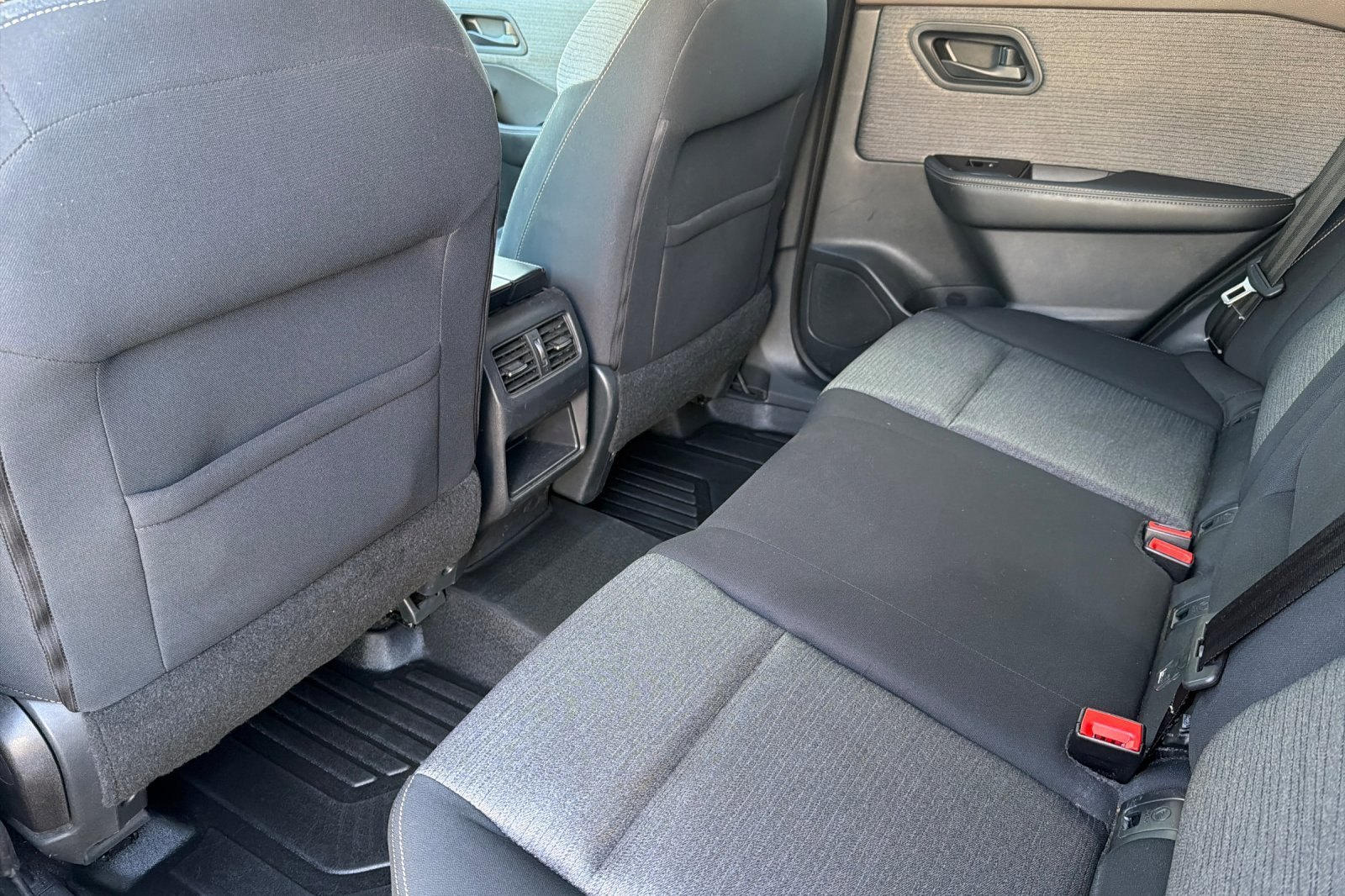 Used 2021 Glacier White Nissan S image 10